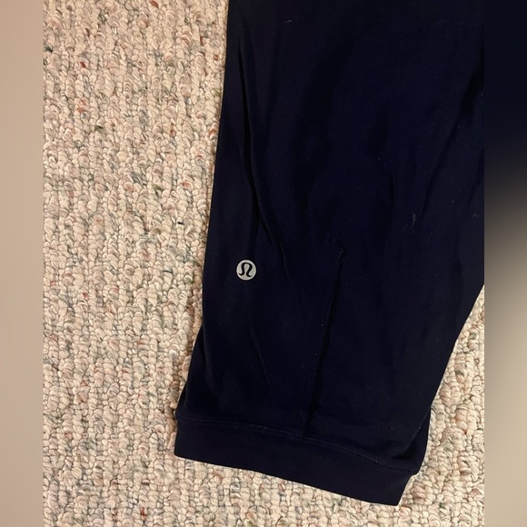Lululemon navy cropped joggers. Size 6. - Picture 1 of 6